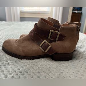BOC size 8 brown booties